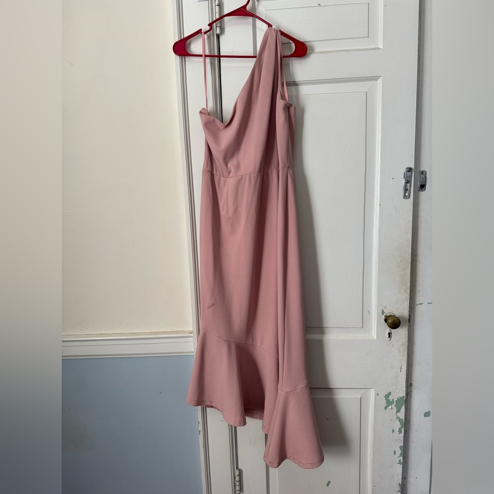 Rose Pink 
Formal Dress
One Shoulder